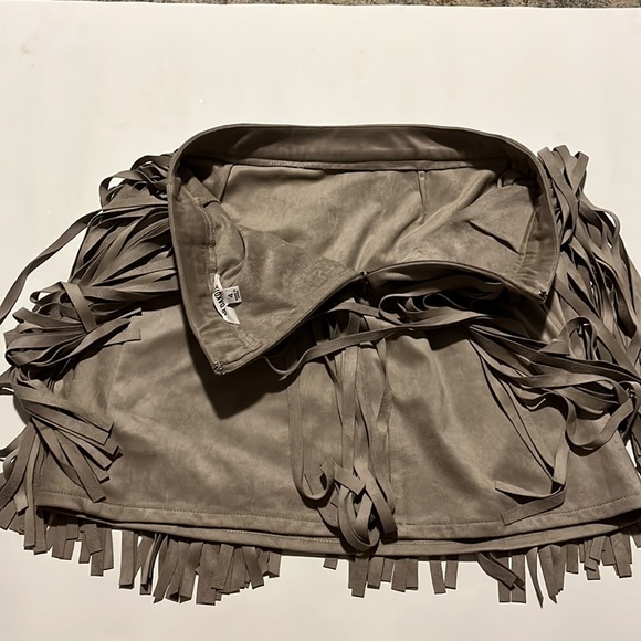 BB Dakota size 4 leather skirt - Picture 4 of 4